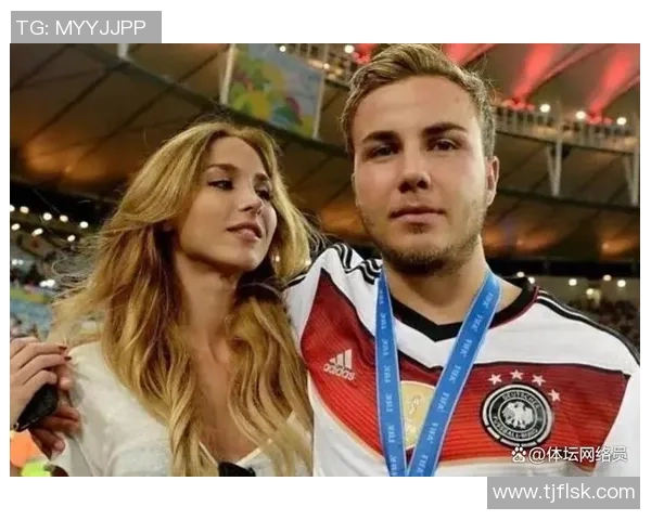 某足球明星与中国女友甜蜜曝光 成就跨国恋情引关注